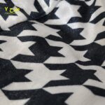 بلوز کراپ مخمل طرحدار - مانتو پاتریس رشت