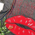 تیشرت کراپ چاپ لب - مانتو پاتریس رشت