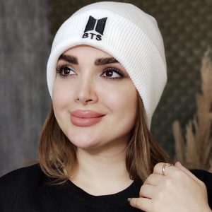 کلاه بافت گلدوزی سفید مشکی