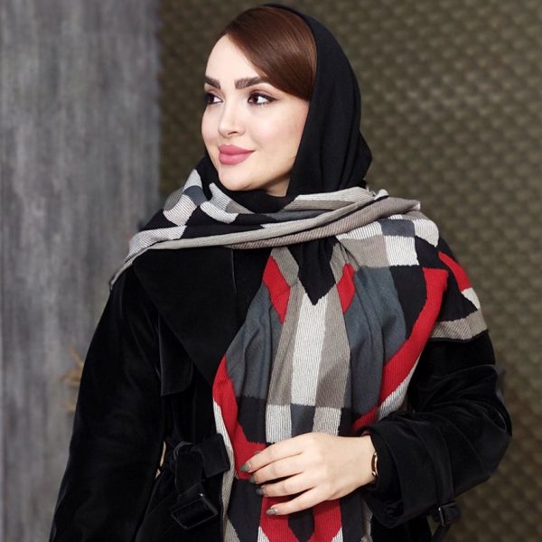 35700243-3-min (1) روسری اسکارلت دست دوز - مانتو پاتریس رشت