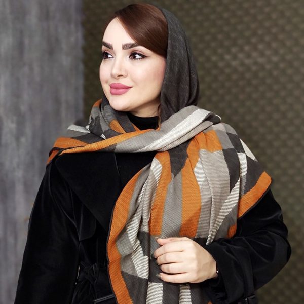 35700243-6-min (1) روسری اسکارلت دست دوز - مانتو پاتریس رشت