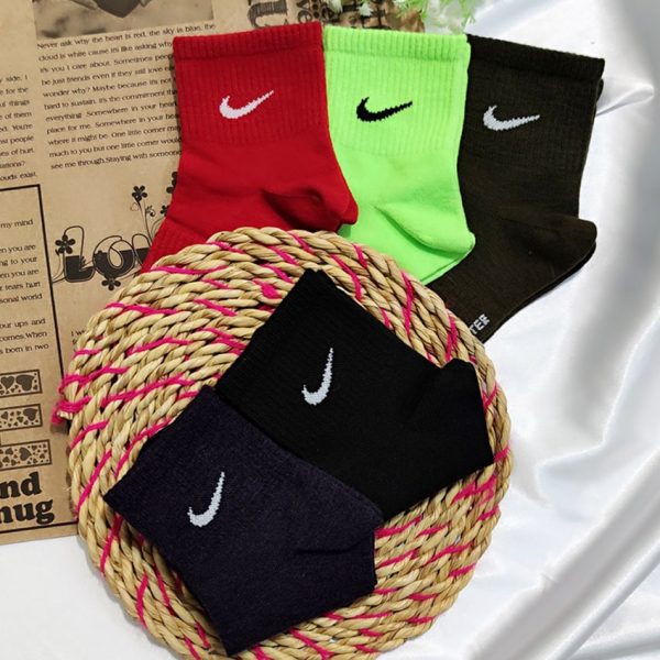 جوراب نایک رنگی نیم ساق