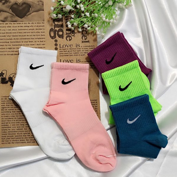 3550071-003-min جوراب نایک رنگی نیم ساق - مانتو پاتریس رشت