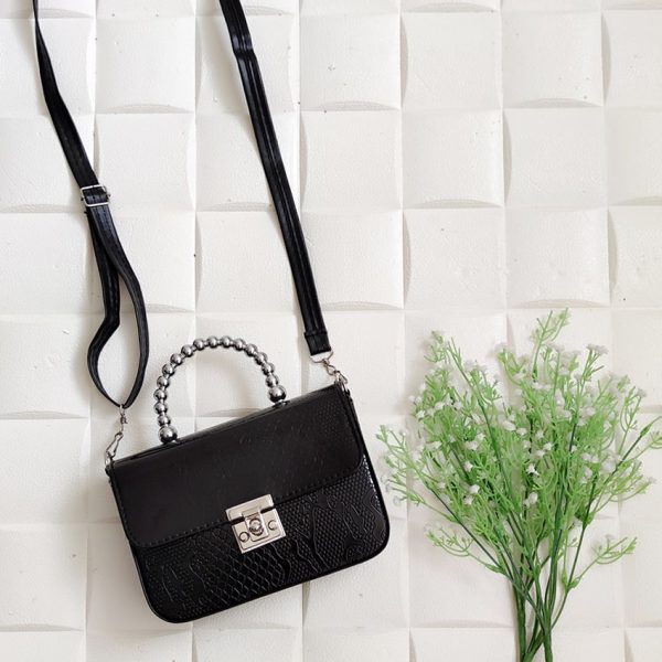 39300103-1-min (1) کیف قفلی دسته مرواریدی - مانتو پاتریس رشت