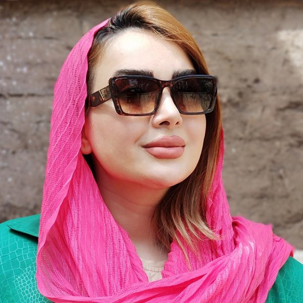 4030017-03-min عینک آفتابی کارولینا - مانتو پاتریس رشت