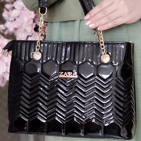 39300219-3-min کیف ورنی زنجیر طلایی - مانتو پاتریس رشت