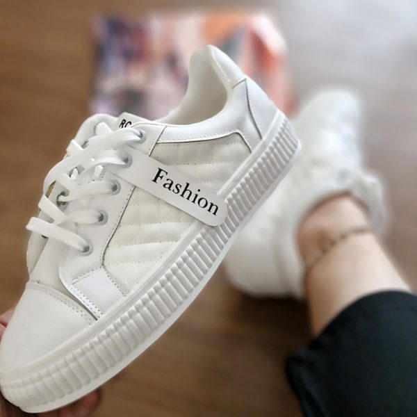 کتونی سفید شنل دوزی - مانتو پاتریس رشت