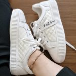 کتونی سفید شنل دوزی - مانتو پاتریس رشت