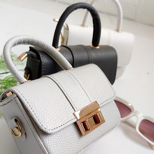 39300504-11-min کیف دوشی دو قفل - مانتو پاتریس رشت