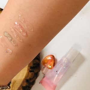 لیپ گلاس آویزدار - مانتو پاتریس رشت