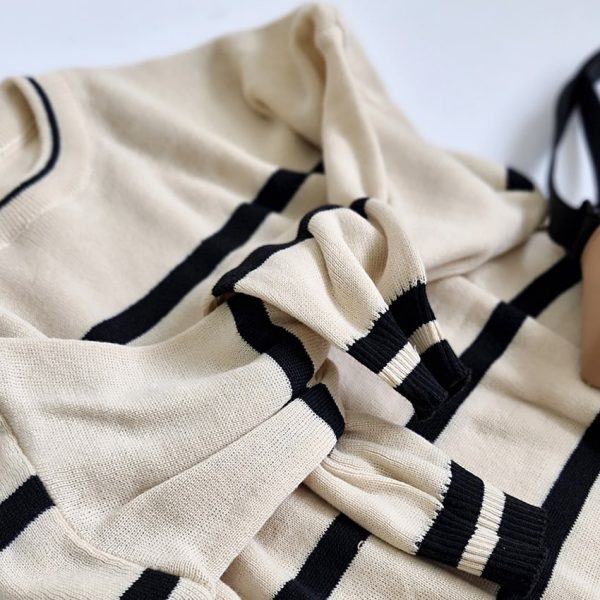 بلوز بافت راه راه یقه گرد - مانتو پاتریس رشت