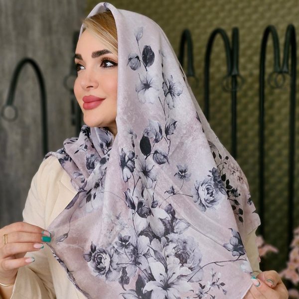 35700306-min روسری نخی گلدار