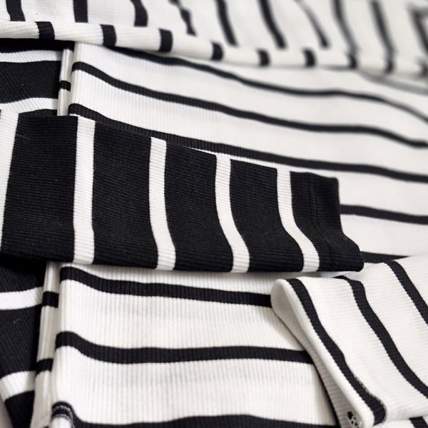 بلوز کراپ یقه اسکی راه راه - مانتو پاتریس رشت