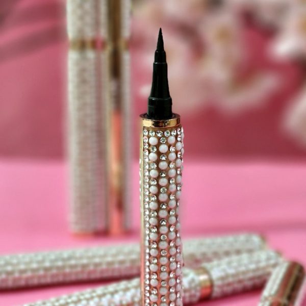 39600223-5-min خط چشم ماژیکی NOIE_ مانتو پاتریس رشت