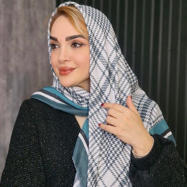 35700402-2-min روسری چهارخونه پیچازی - مانتو پاتریس رشت