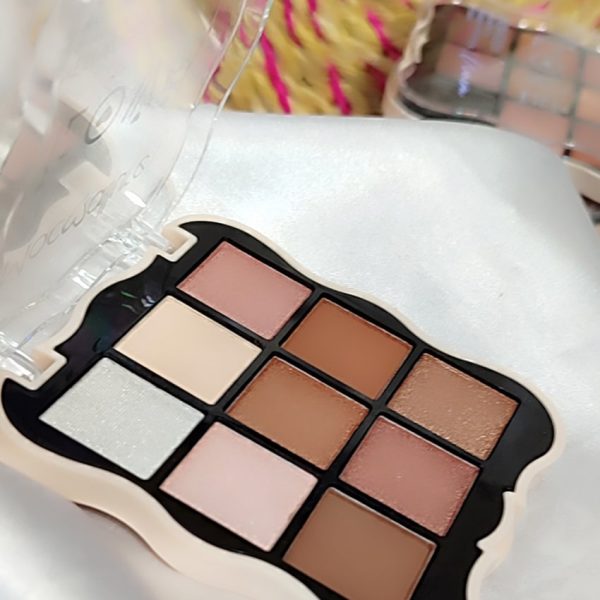 سایه چشم نه رنگ- مانتو پاتریس رشت