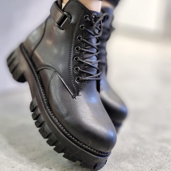 بوت مشکی بغل چسب - مانتو پاتریس رشت