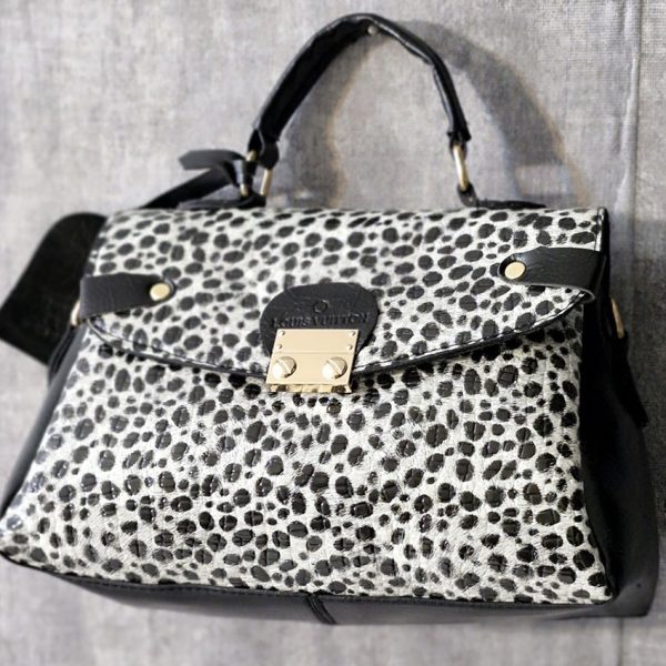 38000433-6-min کیف صندوقی پوست ماری - مانتو پاتریس رشت