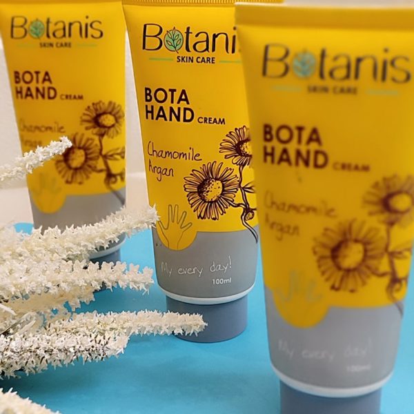 39600289-3-min کرم دست بابونه - مانتو پاتریس رشت