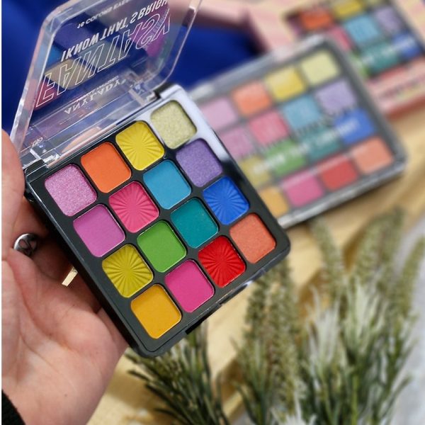 پالت سایه چشم رنگی - مانتو پاتریس رشت