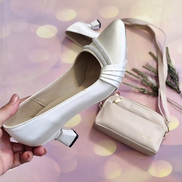 کفش پاشنه نگینی شیری