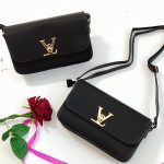 کیف دوشی بزرنتی مشکی سگک ال وی