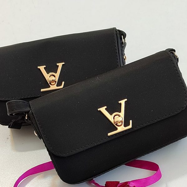 کیف دوشی بزرنتی مشکی سگک ال وی - مانتو پاتریس رشت