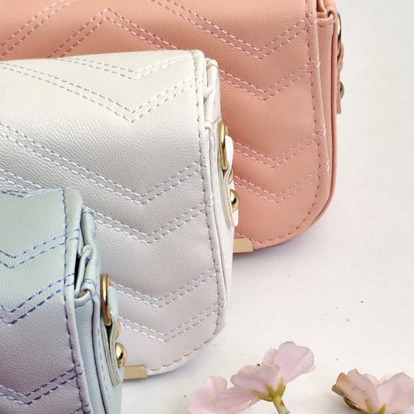 39300467-2-min کیف دوشی دوخت زیگ زاگ چرم - مانتو پاتریس رشت