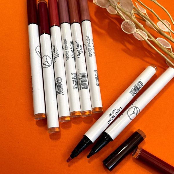 39600406-1-min رژ لب ماژِیکی - مانتو پاتریس رشت