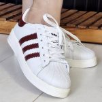 کتونی آدیداس سفید زرشکی