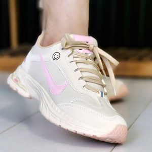 کتونی نایک کرم صورتی