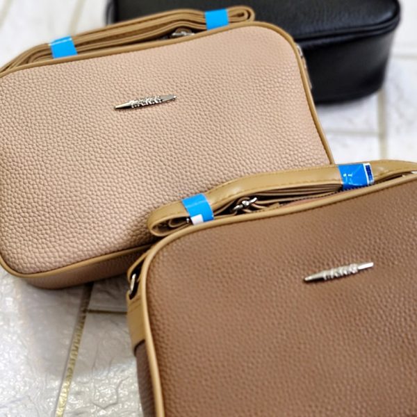 393001202-1-min کیف دوشی 3 زیپ نواری