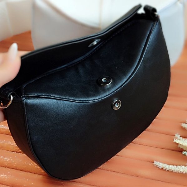 کیف هلالی سگک دار -