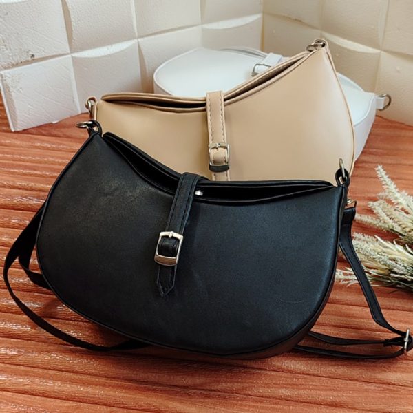 کیف هلالی سگک دار -