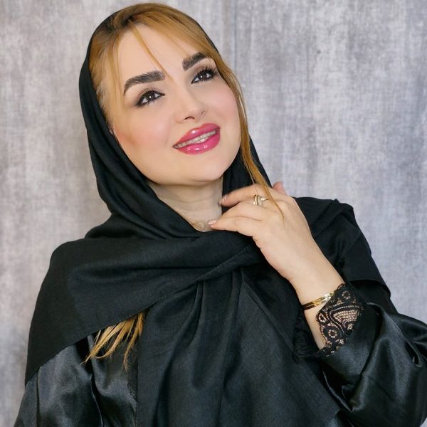 روسری نخی منگوله دار