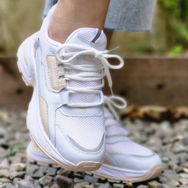 کتونی فشن نیوبالانس سفید کرم