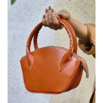 کیف هلالی چرم