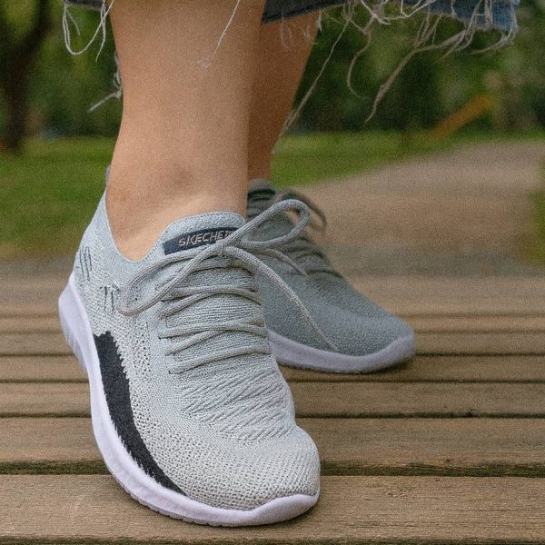 کتونی اسکیچرز بافت