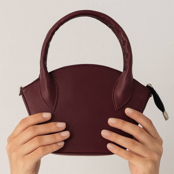 کیف چرم هلالی