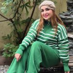 ست بلوز نیم زیپ راه راه و شلوار بافت