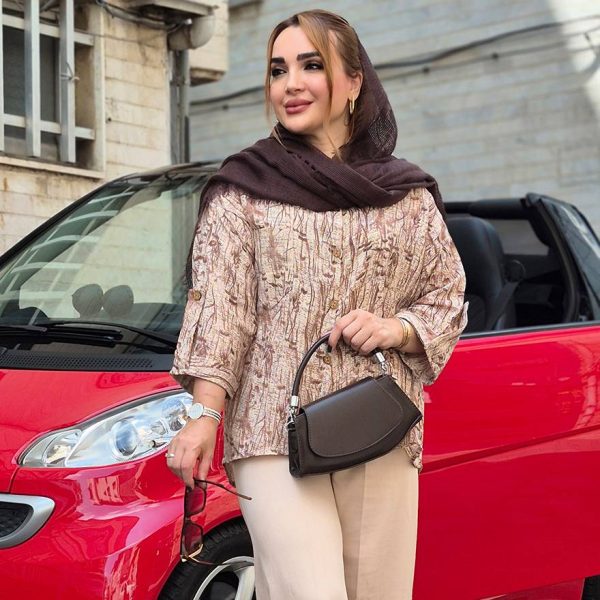 464005-4 شومیز گلدار تک جیب -