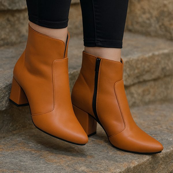 بوت نوک تیز عسلی - مانتو پاتریس