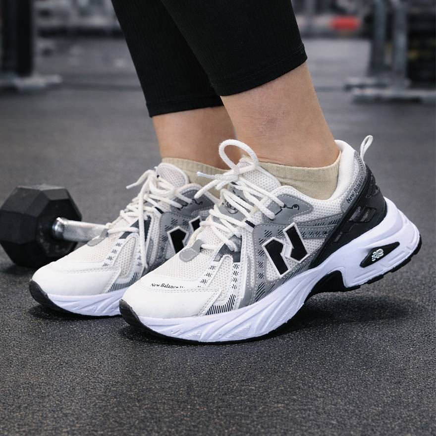 کتونی نیوبالانس سفید طوسی - مانتو پاتریس رشت