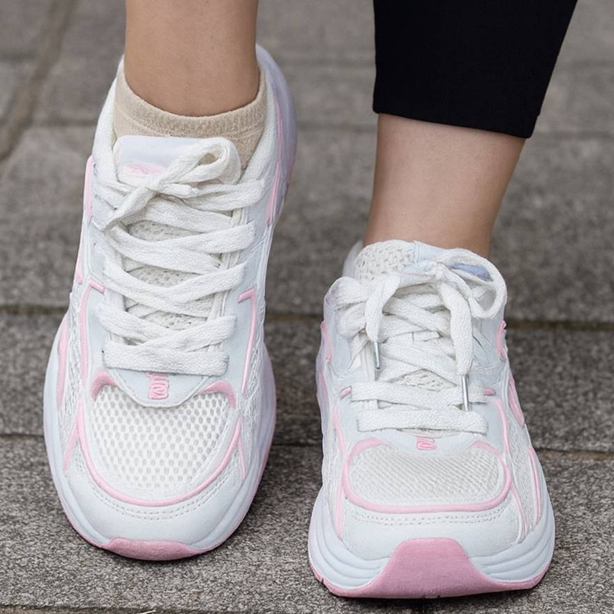 کتونی سفید صورتی