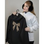 هودی پشت چاپ پاپیون پلنگی