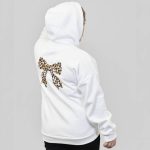 هودی پشت چاپ پاپیون پلنگی